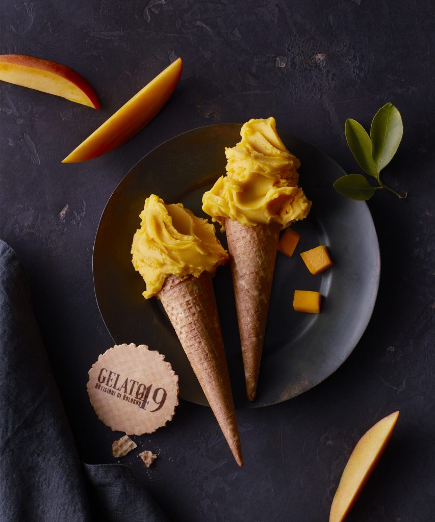 Hörnchen mit Mango Eis von Gelato49